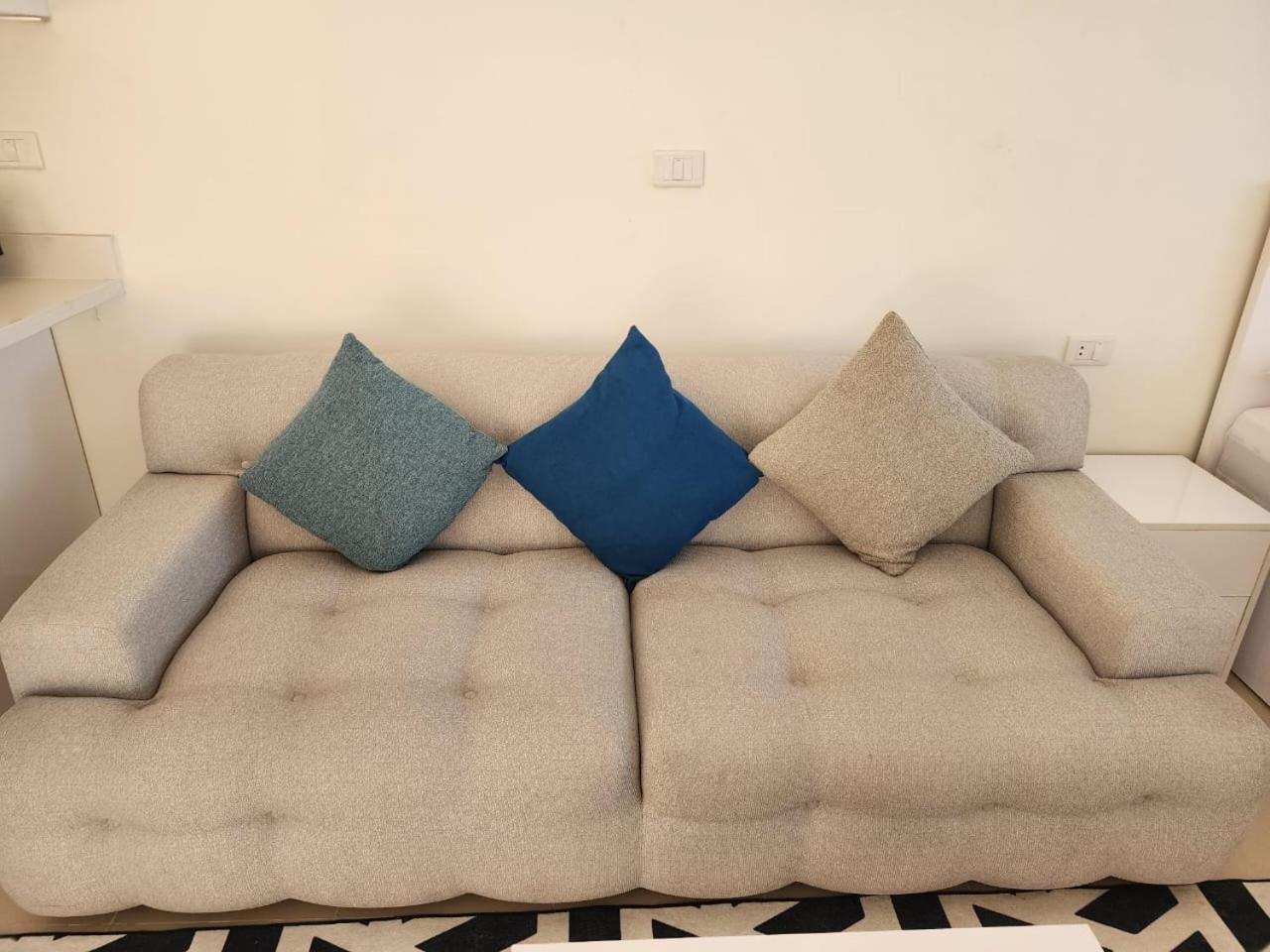Studil For Rent In The View 608 Apartment